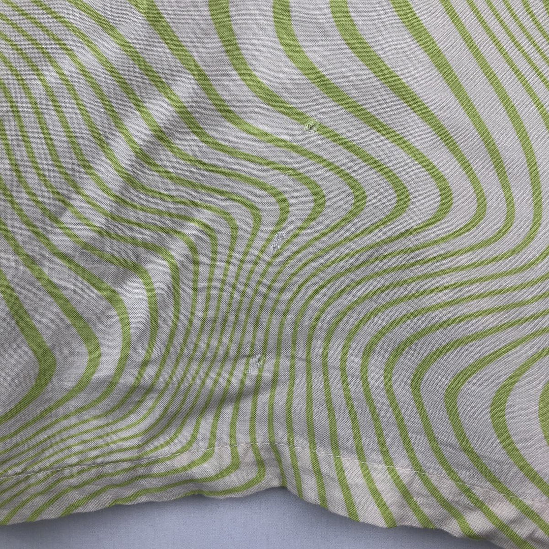 NO BOUNDARIES All-over print short-sleeved open-collar rayon shirt, boxy fit, men's size XL. Rayon green type yellow green Vintage Second Hand