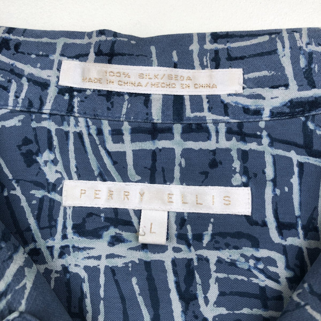 Perry Ellis all-over print short-sleeved open-collar silk shirt, boxy fit, men's size L equivalent. silk blue type Vintage Second Hand