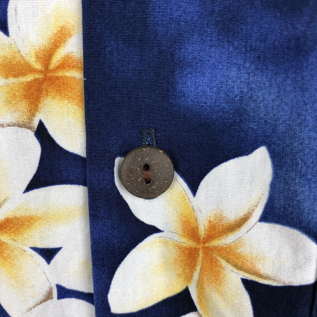 Royal Hawaiian Creations all-over floral print open-collar Hawaiian Aloha shirt, boxy style, made in Hawaii, men's size M. cotton navy blue type Vintage Second Hand