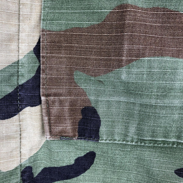 90'S Camouflage Pattern Woodland Camo Ripstop BDU Military Jacket, Made in USA, MEDIUM-REGULAR (Men's M equivalent) Nylon Khaki type Vintage Second Hand