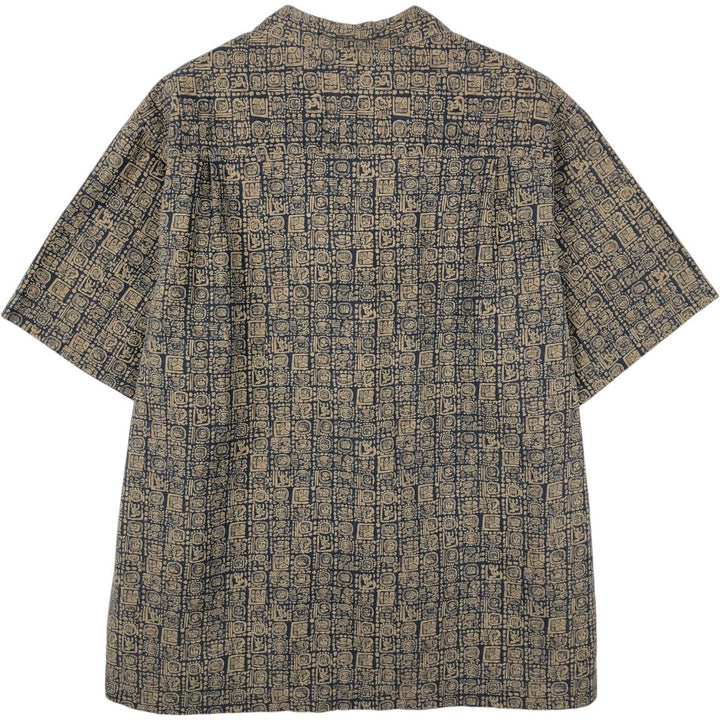 Vintage LLBean box shirt from the 1990'S to 2000s, featuring an all-over print, short sleeves, and an open collar. Size M. cotton Beige type Vintage Second Hand