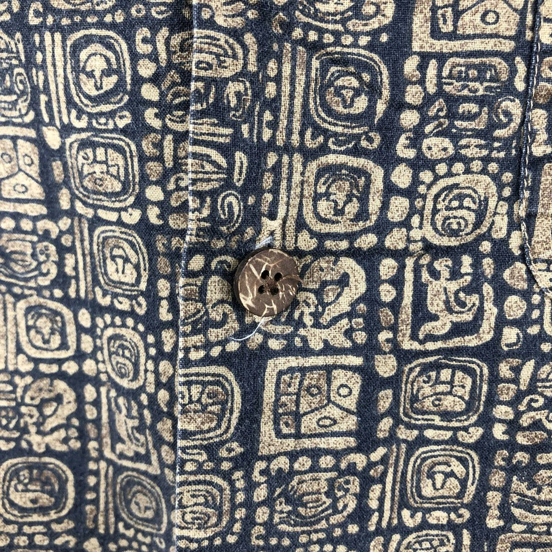 Vintage LLBean box shirt from the 1990'S to 2000s, featuring an all-over print, short sleeves, and an open collar. Size M. cotton Beige type Vintage Second Hand