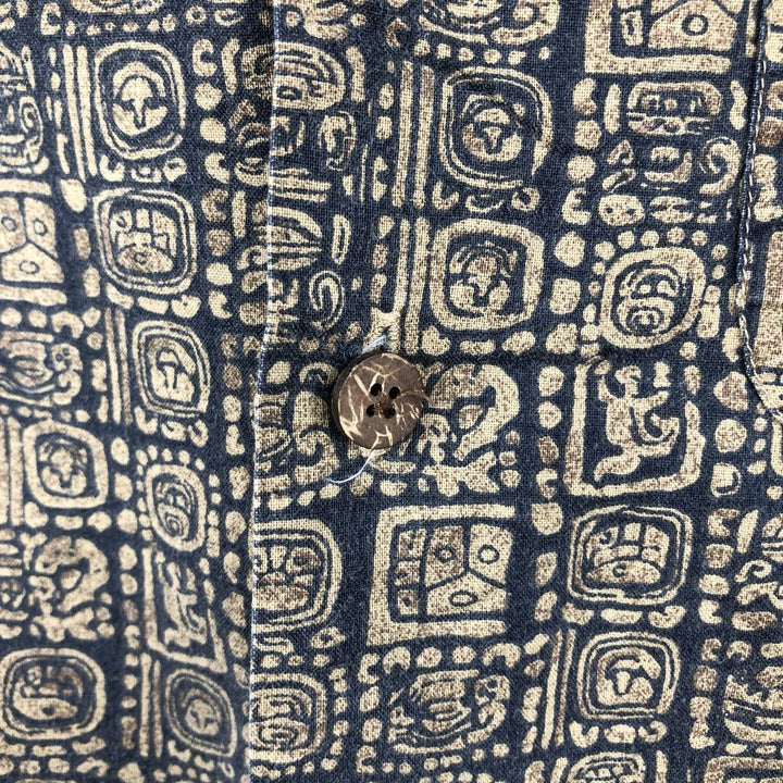 Vintage LLBean box shirt from the 1990'S to 2000s, featuring an all-over print, short sleeves, and an open collar. Size M. cotton Beige type Vintage Second Hand