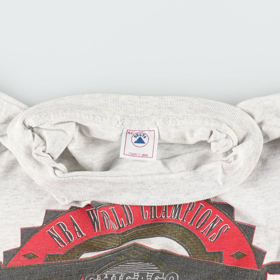90'S Delta NBA Chicago Bulls sports print T-shirt, Made in USA, Men's XL equivalent, Vintage cotton gray type Vintage Second Hand