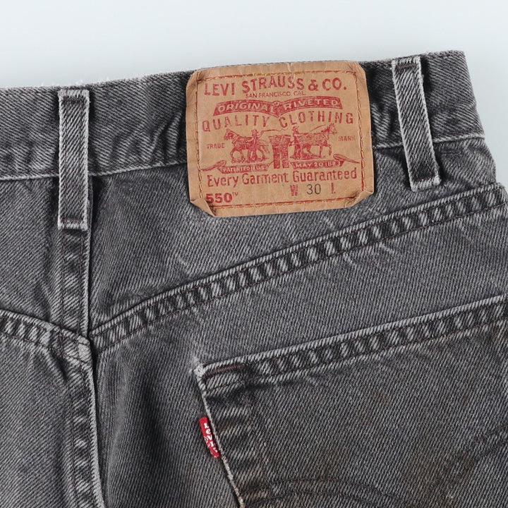 2000'S Levi's 550 Relaxed Fit Black Denim Shorts (Men's W30 equivalent) cotton black type Vintage Second Hand