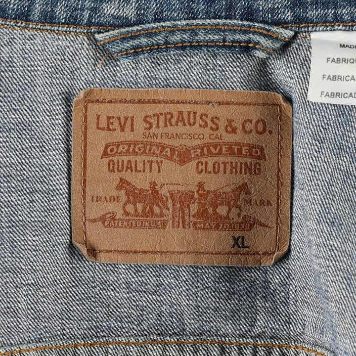 Levi's denim jacket with custom patches, men's size XL equivalent. cotton blue type Vintage Second Hand