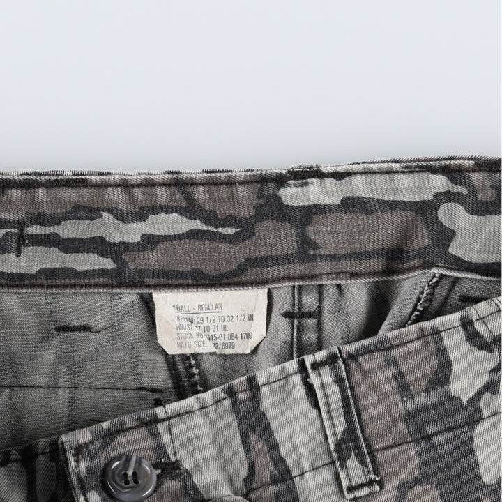 Civilian-made camouflage pattern (Treebark camo), double-knee military cargo pants, made in the USA, men's size W31 equivalent. polyester gray type Vintage Second Hand