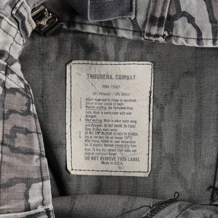Civilian-made camouflage pattern (Treebark camo), double-knee military cargo pants, made in the USA, men's size W31 equivalent. polyester gray type Vintage Second Hand