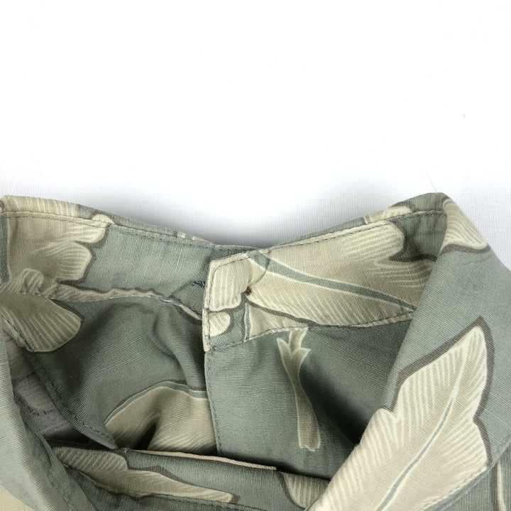 Kahala KAHALA All-over Botanical Pattern Rayon Hawaiian Aloha Shirt, Boxy Shirt, Made in Hawaii, Men's Size L (approx.) Rayon Khaki type sage green Vintage Second Hand