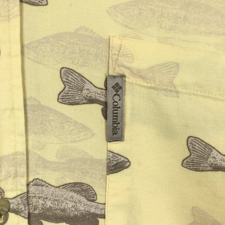 2000'S Columbia all-over fish print button-down Hawaiian Aloha shirt, boxy style, men's size XL equivalent. Viscose lemon yellow Vintage Second Hand