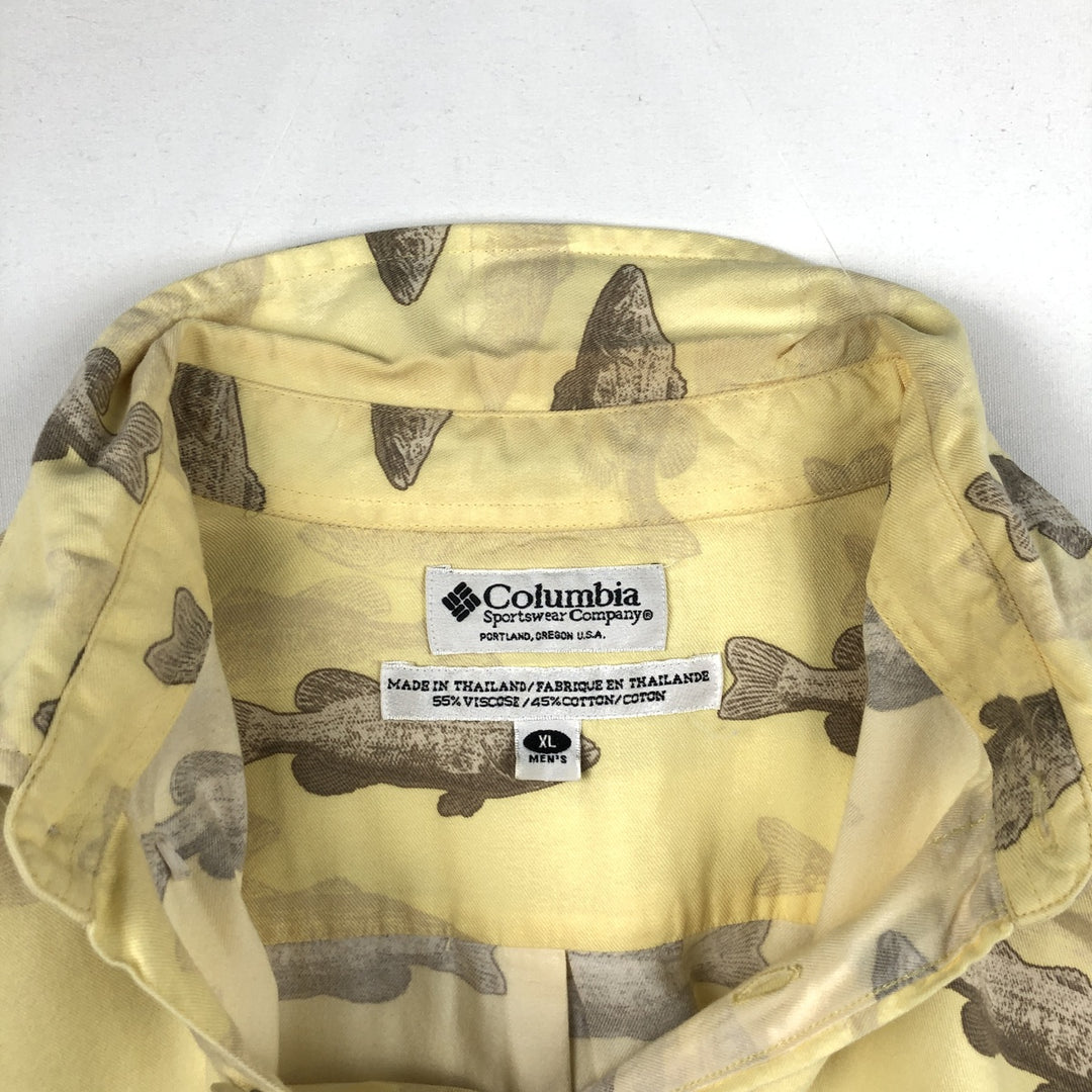 2000'S Columbia all-over fish print button-down Hawaiian Aloha shirt, boxy style, men's size XL equivalent. Viscose lemon yellow Vintage Second Hand