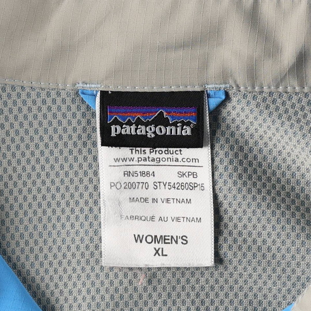 Patagonia Women's Long-Sleeve Button-Down Shirt (Size XL) polyester Blue type light blue Vintage Second Hand