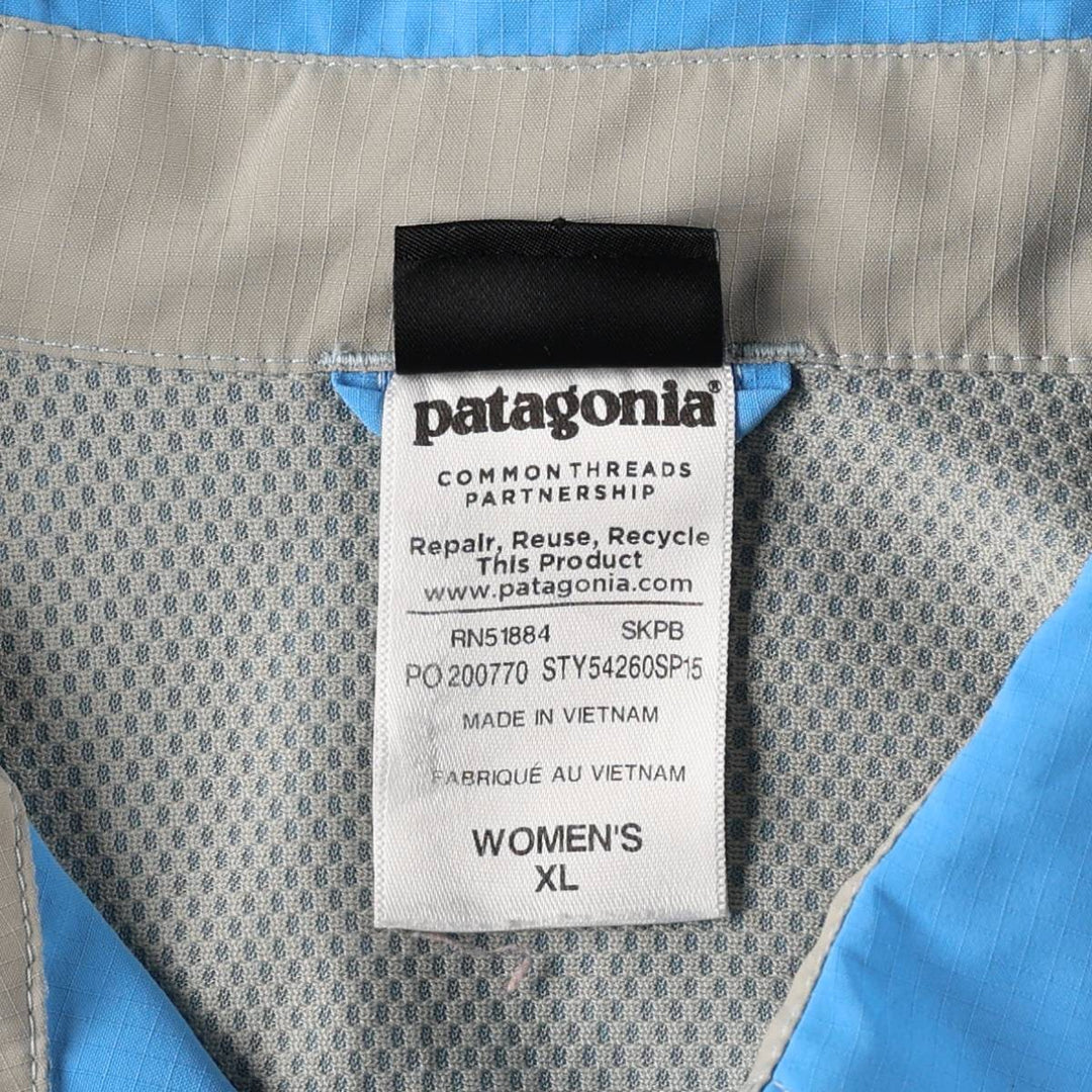 Patagonia Women's Long-Sleeve Button-Down Shirt (Size XL) polyester Blue type light blue Vintage Second Hand