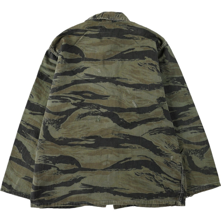 60s-70'S KAMO Camouflage Pattern Tiger Stripe Camo Hunting Shirt Jacket, Made in USA, Men's Size S (Equivalent), Vintage cotton Khaki type Vintage Second Hand