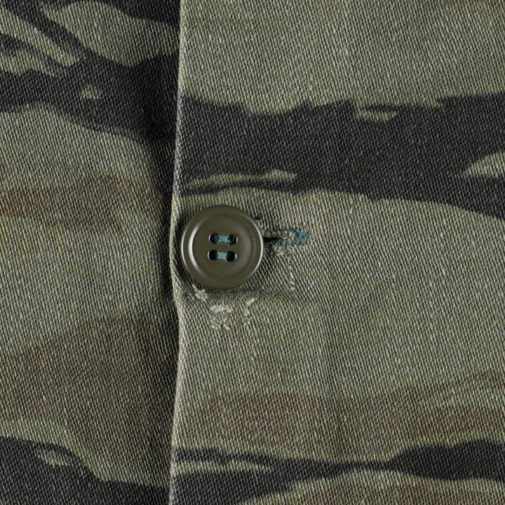 60s-70'S KAMO Camouflage Pattern Tiger Stripe Camo Hunting Shirt Jacket, Made in USA, Men's Size S (Equivalent), Vintage cotton Khaki type Vintage Second Hand