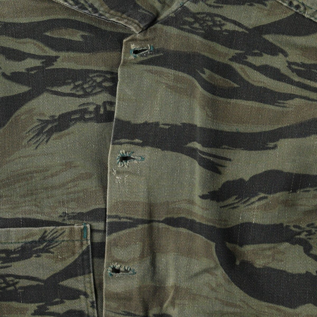 60s-70'S KAMO Camouflage Pattern Tiger Stripe Camo Hunting Shirt Jacket, Made in USA, Men's Size S (Equivalent), Vintage cotton Khaki type Vintage Second Hand