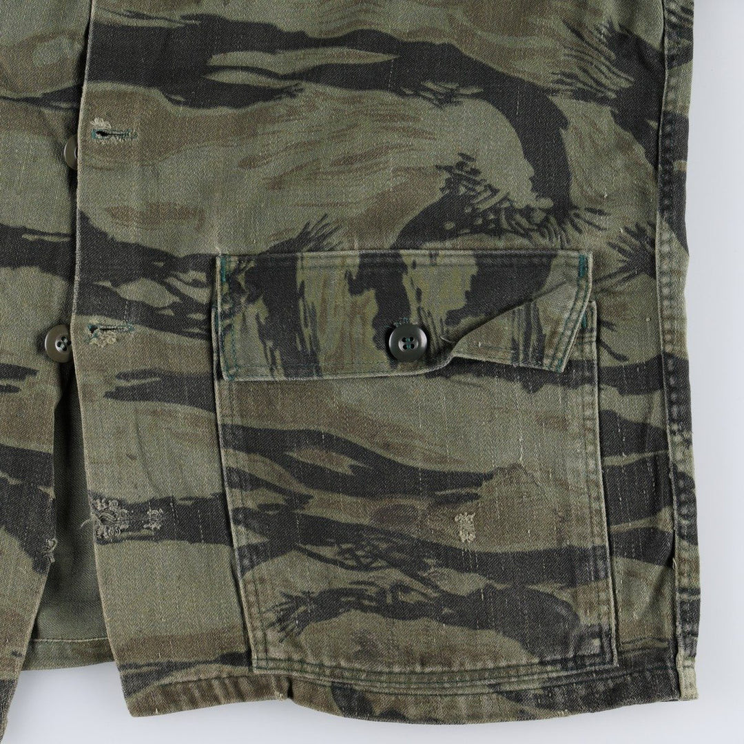 60s-70'S KAMO Camouflage Pattern Tiger Stripe Camo Hunting Shirt Jacket, Made in USA, Men's Size S (Equivalent), Vintage cotton Khaki type Vintage Second Hand