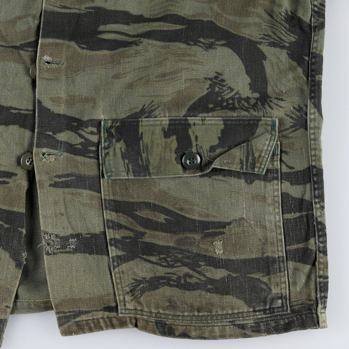 60s-70'S KAMO Camouflage Pattern Tiger Stripe Camo Hunting Shirt Jacket, Made in USA, Men's Size S (Equivalent), Vintage cotton Khaki type Vintage Second Hand