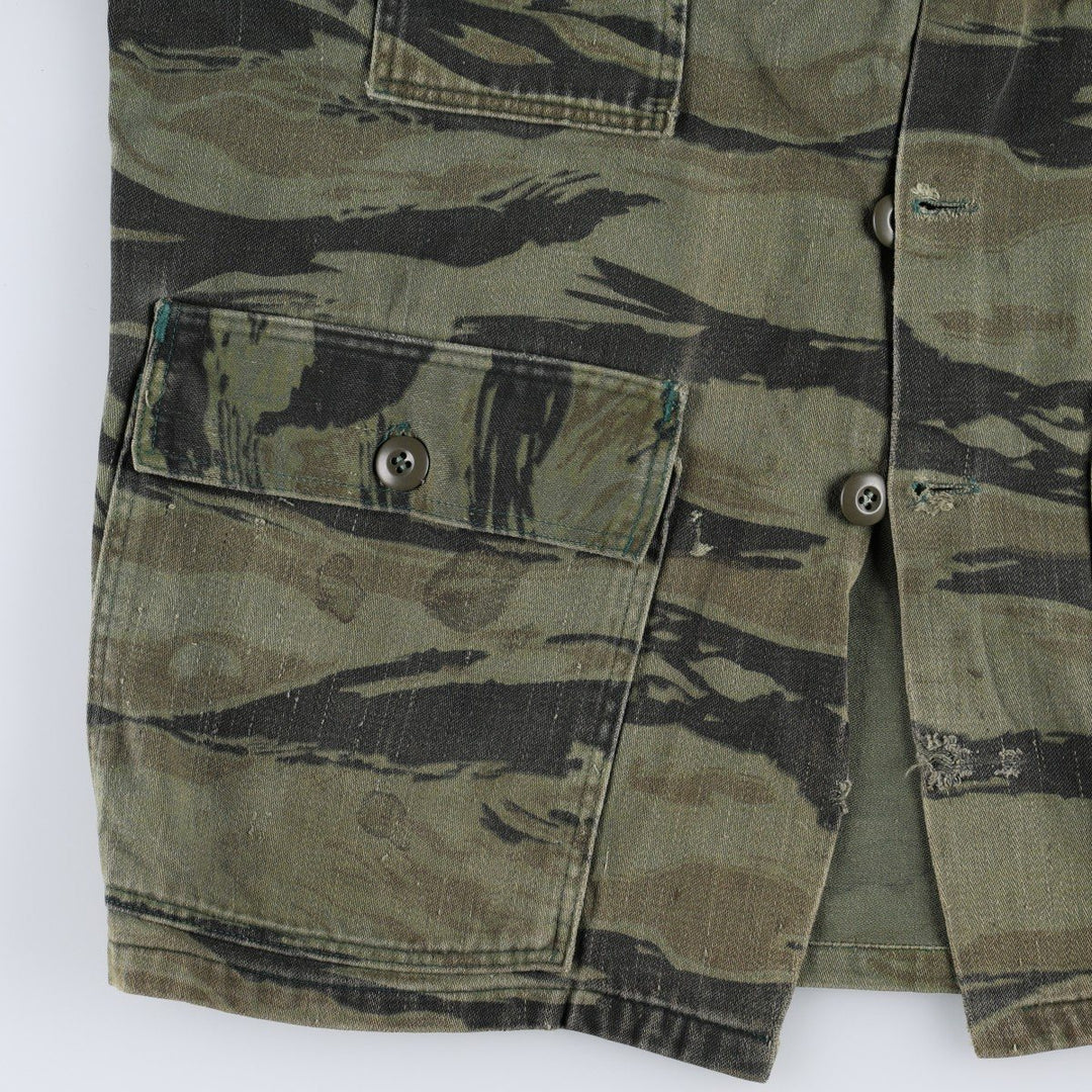 60s-70'S KAMO Camouflage Pattern Tiger Stripe Camo Hunting Shirt Jacket, Made in USA, Men's Size S (Equivalent), Vintage cotton Khaki type Vintage Second Hand