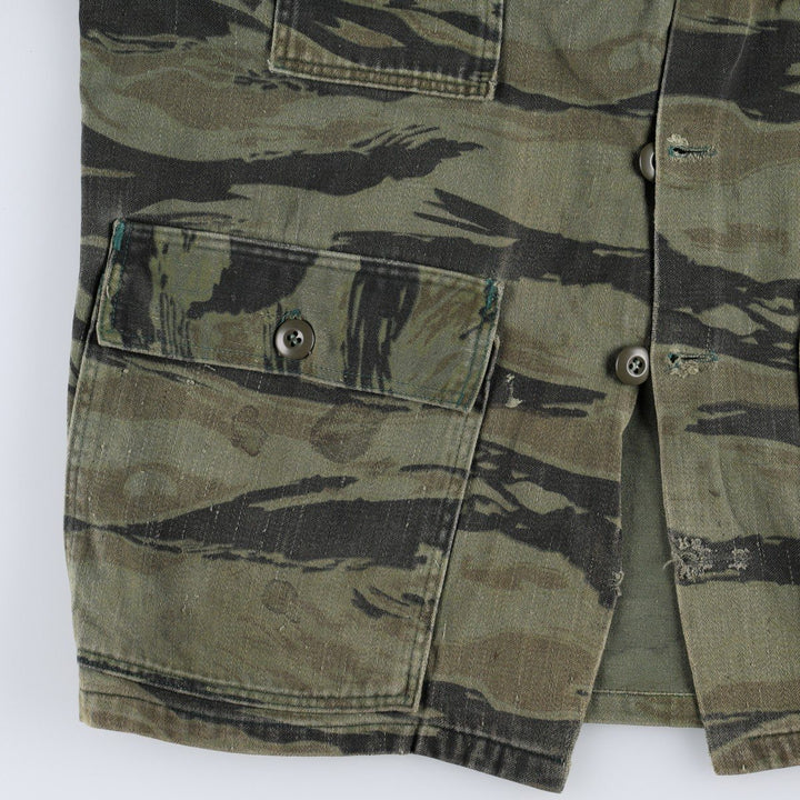 60s-70'S KAMO Camouflage Pattern Tiger Stripe Camo Hunting Shirt Jacket, Made in USA, Men's Size S (Equivalent), Vintage cotton Khaki type Vintage Second Hand