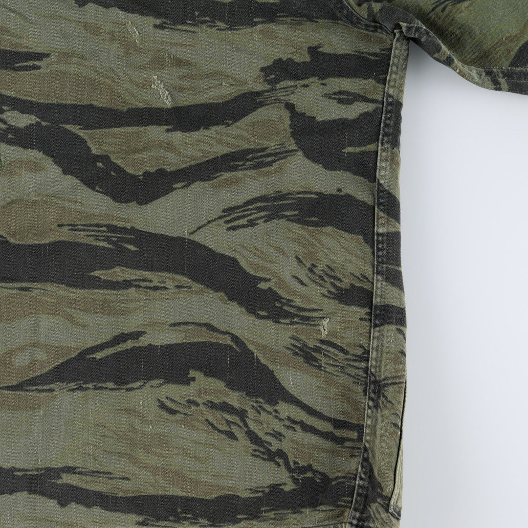 60s-70'S KAMO Camouflage Pattern Tiger Stripe Camo Hunting Shirt Jacket, Made in USA, Men's Size S (Equivalent), Vintage cotton Khaki type Vintage Second Hand
