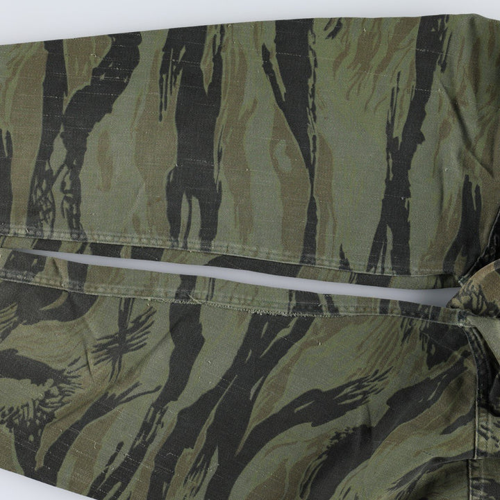 60s-70'S KAMO Camouflage Pattern Tiger Stripe Camo Hunting Shirt Jacket, Made in USA, Men's Size S (Equivalent), Vintage cotton Khaki type Vintage Second Hand
