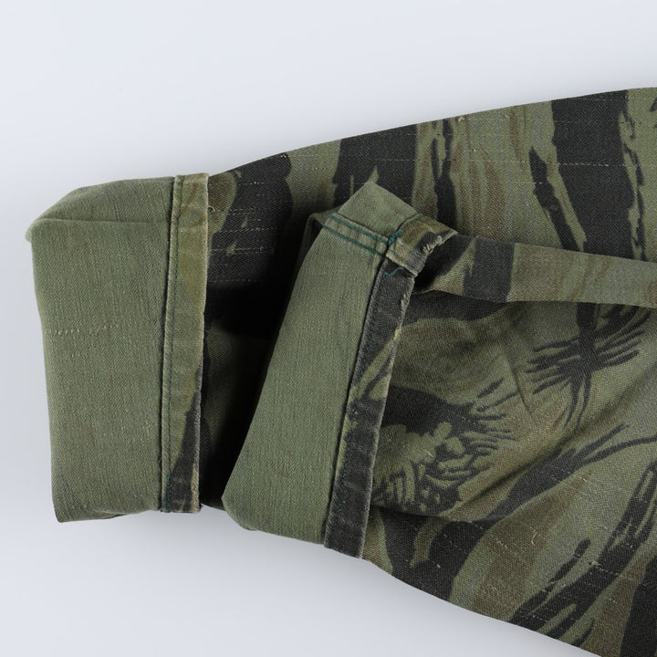 60s-70'S KAMO Camouflage Pattern Tiger Stripe Camo Hunting Shirt Jacket, Made in USA, Men's Size S (Equivalent), Vintage cotton Khaki type Vintage Second Hand