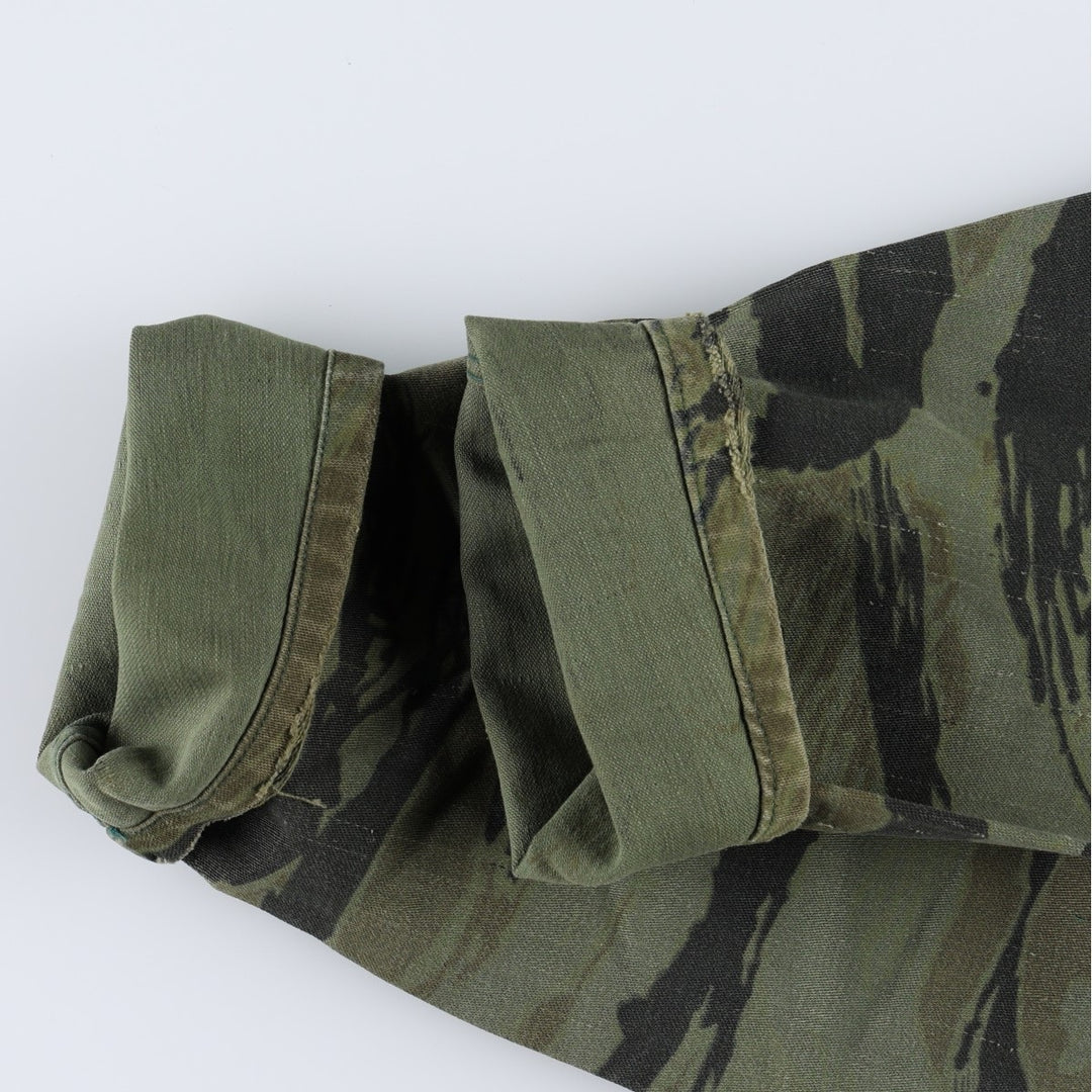 60s-70'S KAMO Camouflage Pattern Tiger Stripe Camo Hunting Shirt Jacket, Made in USA, Men's Size S (Equivalent), Vintage cotton Khaki type Vintage Second Hand