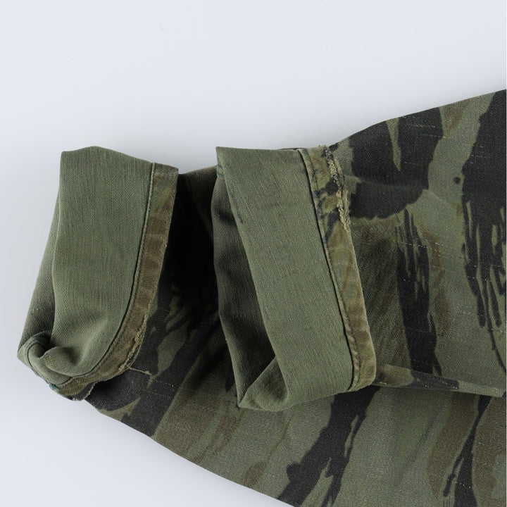 60s-70'S KAMO Camouflage Pattern Tiger Stripe Camo Hunting Shirt Jacket, Made in USA, Men's Size S (Equivalent), Vintage cotton Khaki type Vintage Second Hand