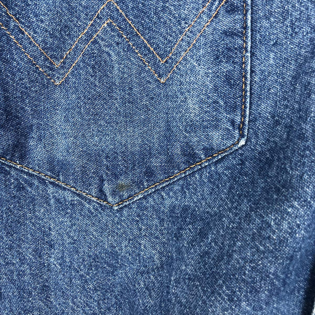 Wrangler Long Sleeve Denim Western Shirt, Men's Size Medium unclear blue type Vintage Second Hand