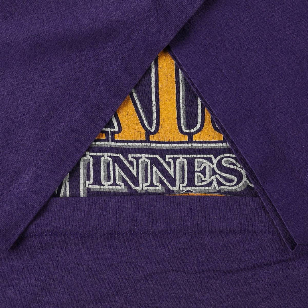 NFL Minnesota Vikings sports print t-shirt, men's size XL (equivalent), vintage. unclear purple type Vintage Second Hand