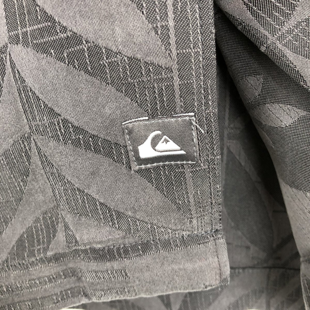QUIKSILVER All-over print short-sleeved rayon shirt, men's size M, boxy shirt. Rayon Charcoal Vintage Second Hand