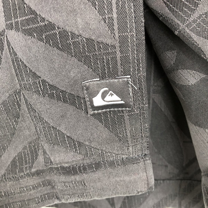 QUIKSILVER All-over print short-sleeved rayon shirt, men's size M, boxy shirt. Rayon Charcoal Vintage Second Hand