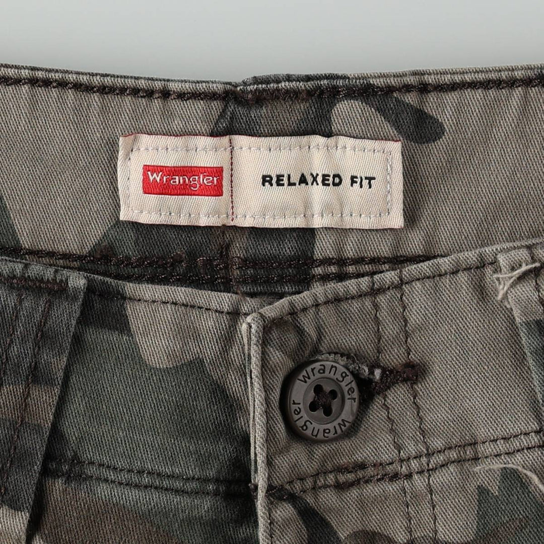 Wrangler Relaxed Fit Camouflage Pattern Woodland Camo Cargo Shorts (Men's W31 equivalent) cotton Khaki type Vintage Second Hand