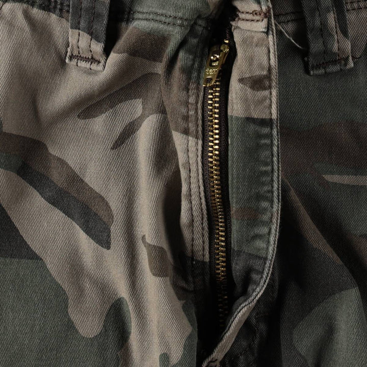Wrangler Relaxed Fit Camouflage Pattern Woodland Camo Cargo Shorts (Men's W31 equivalent) cotton Khaki type Vintage Second Hand