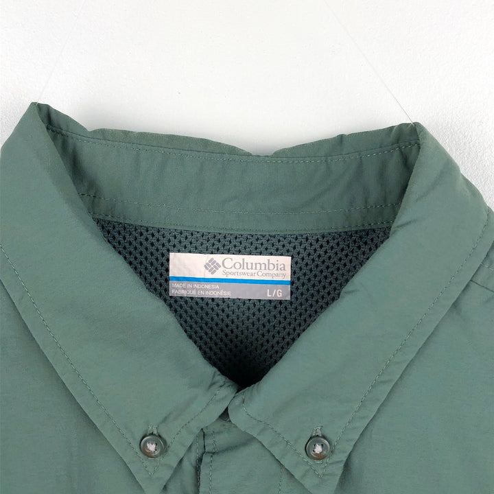 Columbia PFG OMNI-SHADE Button-down Short Sleeve Fishing Shirt, Men's Size L Nylon Khaki type Vintage Second Hand