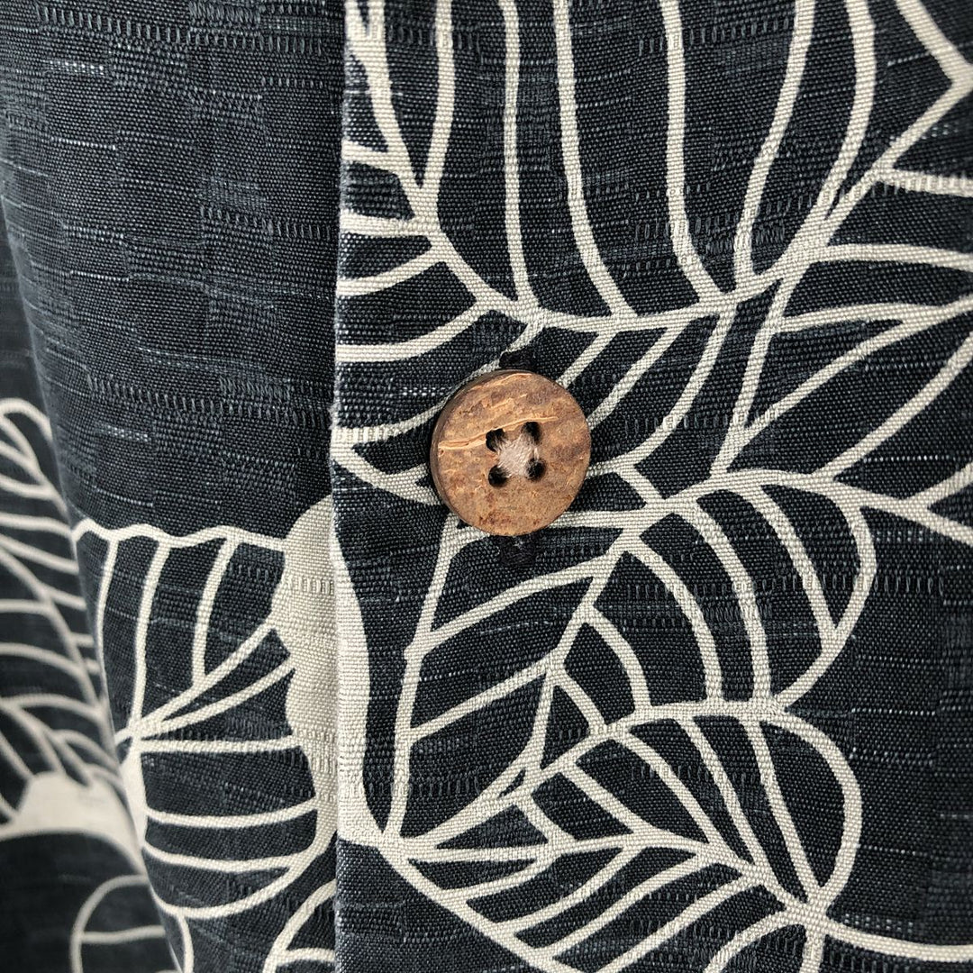Tommy Bahama all-over floral print open-collar silk Hawaiian Aloha shirt, boxy style, men's size M. silk black type Vintage Second Hand
