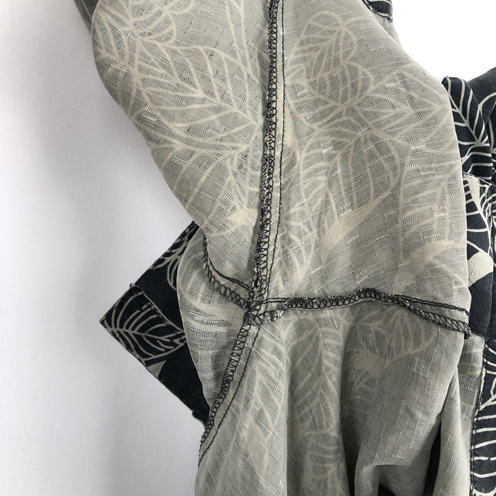 Tommy Bahama all-over floral print open-collar silk Hawaiian Aloha shirt, boxy style, men's size M. silk black type Vintage Second Hand