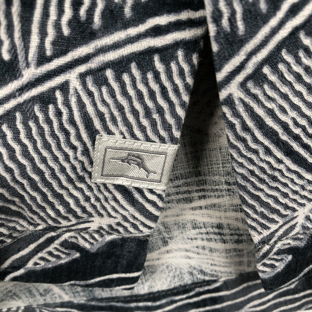Tommy Bahama all-over leaf pattern silk Hawaiian Aloha shirt, boxy style, men's size L. silk gray type Vintage Second Hand