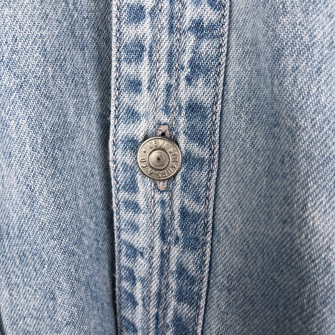 90'S Vintage Levi's Long Sleeve Denim Shirt, Men's Size Medium cotton Blue type light blue Vintage Second Hand