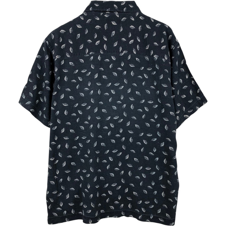 St. John's Bay all-over print short-sleeved rayon shirt, boxy fit, men's size M. Rayon black type Vintage Second Hand