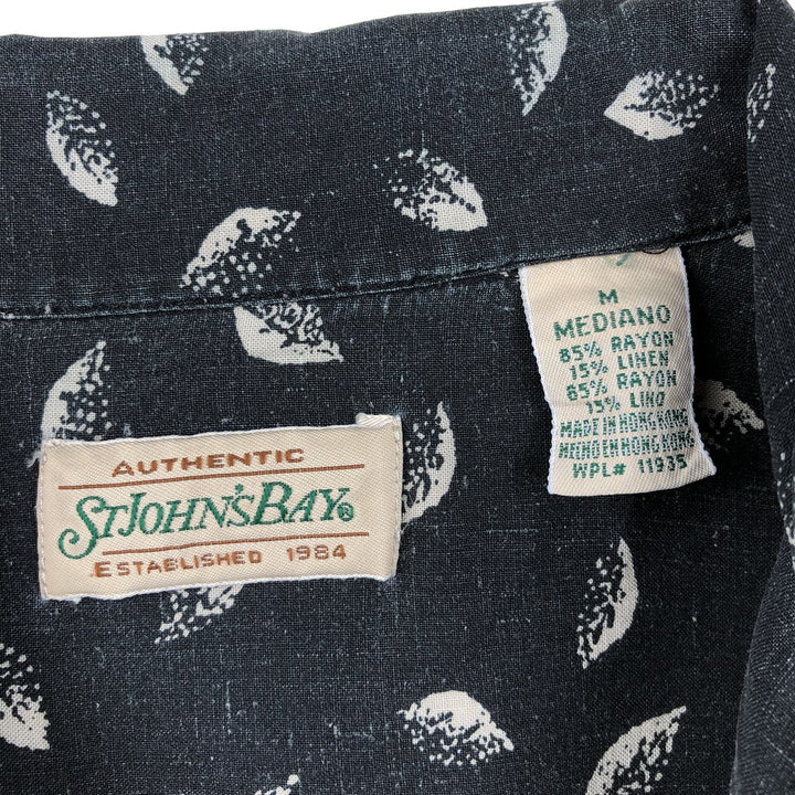 St. John's Bay all-over print short-sleeved rayon shirt, boxy fit, men's size M. Rayon black type Vintage Second Hand