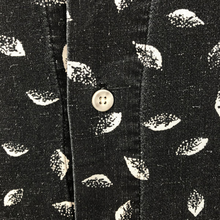 St. John's Bay all-over print short-sleeved rayon shirt, boxy fit, men's size M. Rayon black type Vintage Second Hand