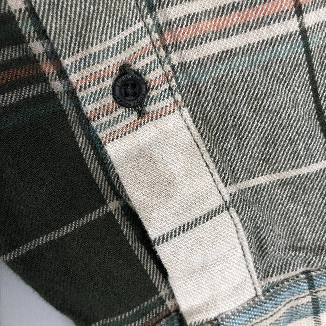 Eddie Bauer Classic Fit Long Sleeve Button-Down Light Flannel Check Shirt, Men's Size XL cotton pale white type Vintage Second Hand