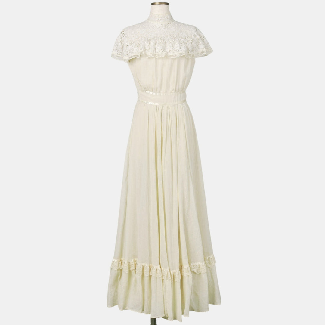 1970'S Gunne Sax Jessica maxi sleeveless flared dress, made in USA, women's size S equivalent, vintage. polyester pale white type Vintage Second Hand