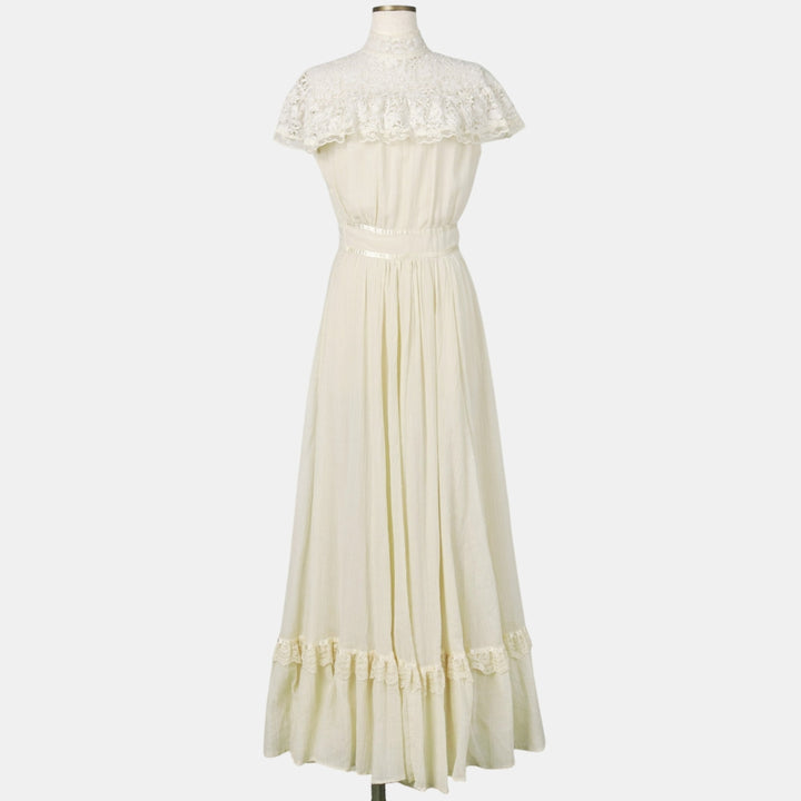 1970'S Gunne Sax Jessica maxi sleeveless flared dress, made in USA, women's size S equivalent, vintage. polyester pale white type Vintage Second Hand