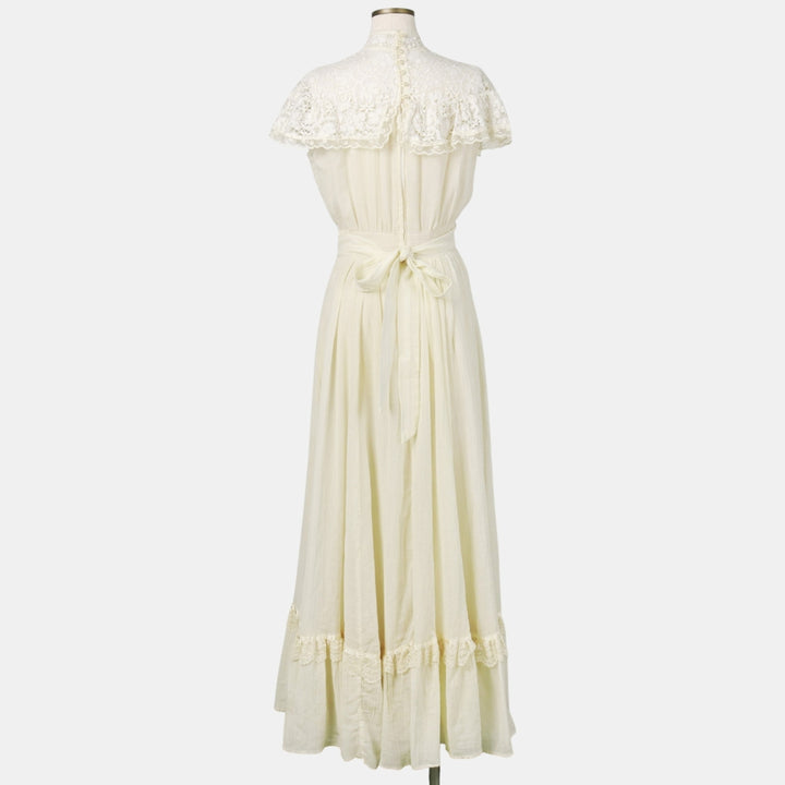 1970'S Gunne Sax Jessica maxi sleeveless flared dress, made in USA, women's size S equivalent, vintage. polyester pale white type Vintage Second Hand