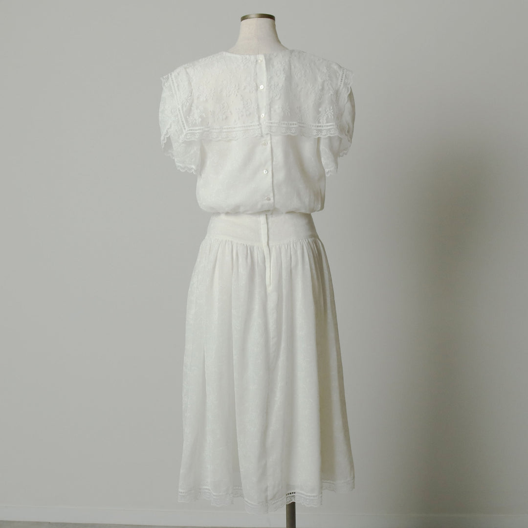 Vintage 1980'S Gunne Sax by JESSICA McCLINTOCK all-over print long, short-sleeved flared dress, size M. polyester white type Vintage Second Hand