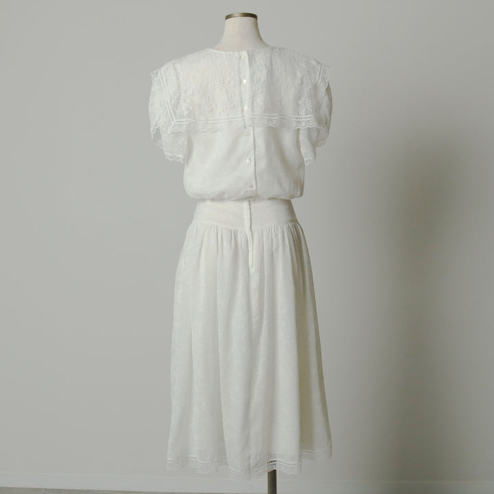 Vintage 1980'S Gunne Sax by JESSICA McCLINTOCK all-over print long, short-sleeved flared dress, size M. polyester white type Vintage Second Hand