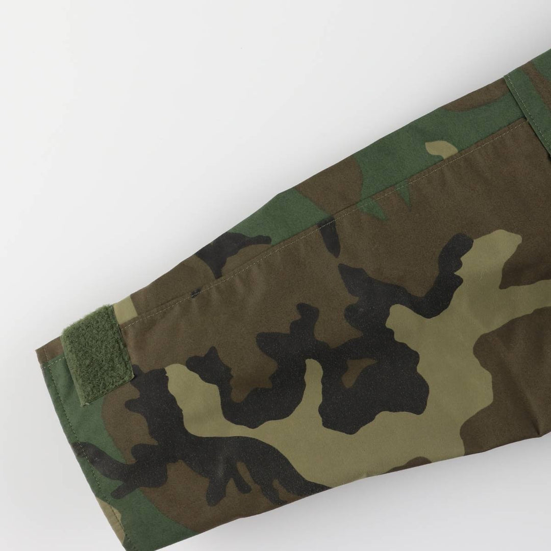 Authentic 1990'S US Military Camouflage Pattern Woodland Camo ECWCS 1st Gen Late Model Military Gore-Tex Parka, Made in USA, Medium Short Nylon Khaki type Vintage Second Hand